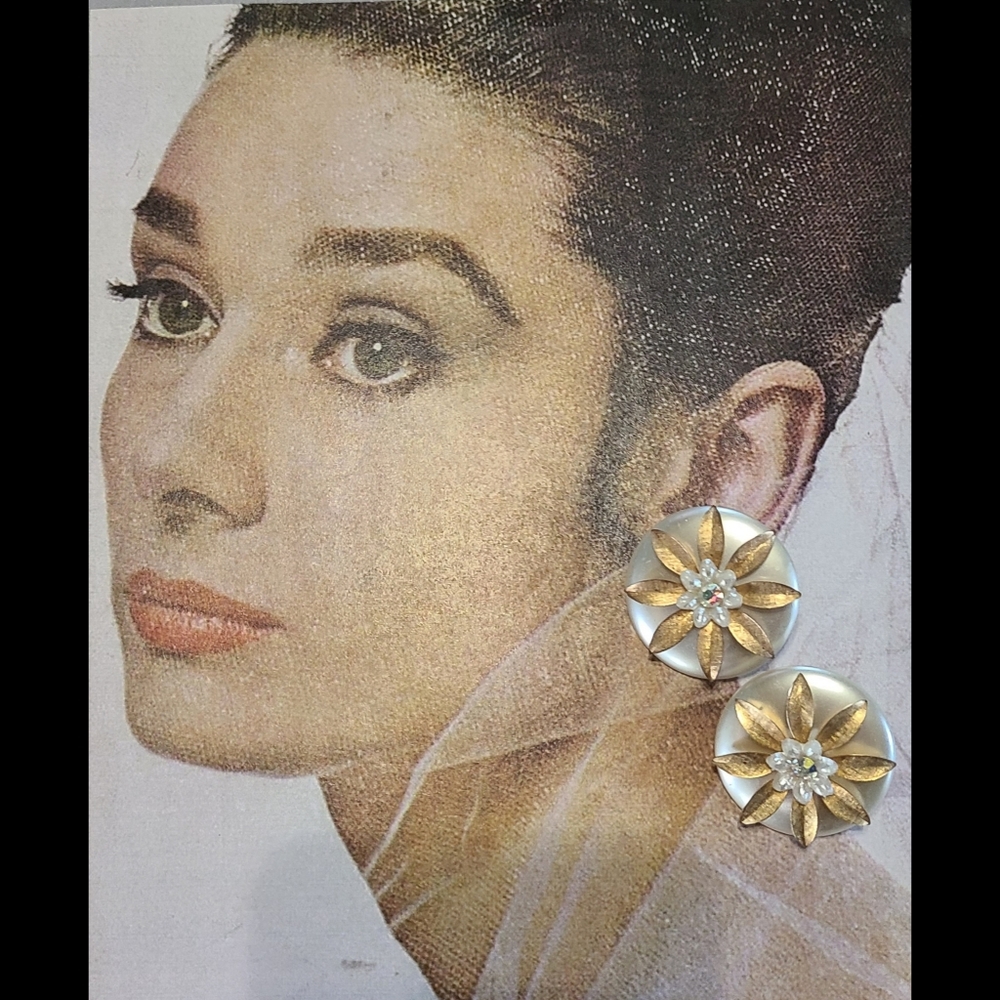 Gorgeous Unique VTG Earrings